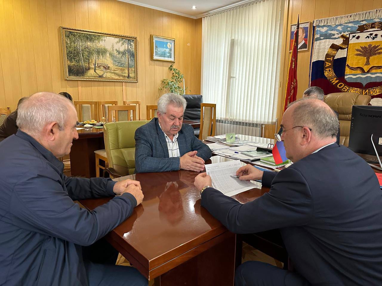 Камиль Изиев провел личный прием граждан в Тарумовском районе Дагестана